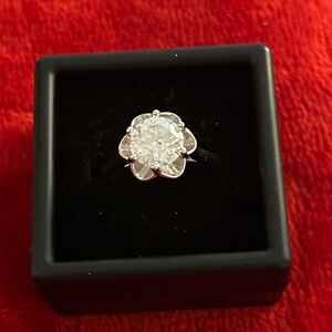 Moissanite Diamond 2.0 CT Floral Ring‎ size 9